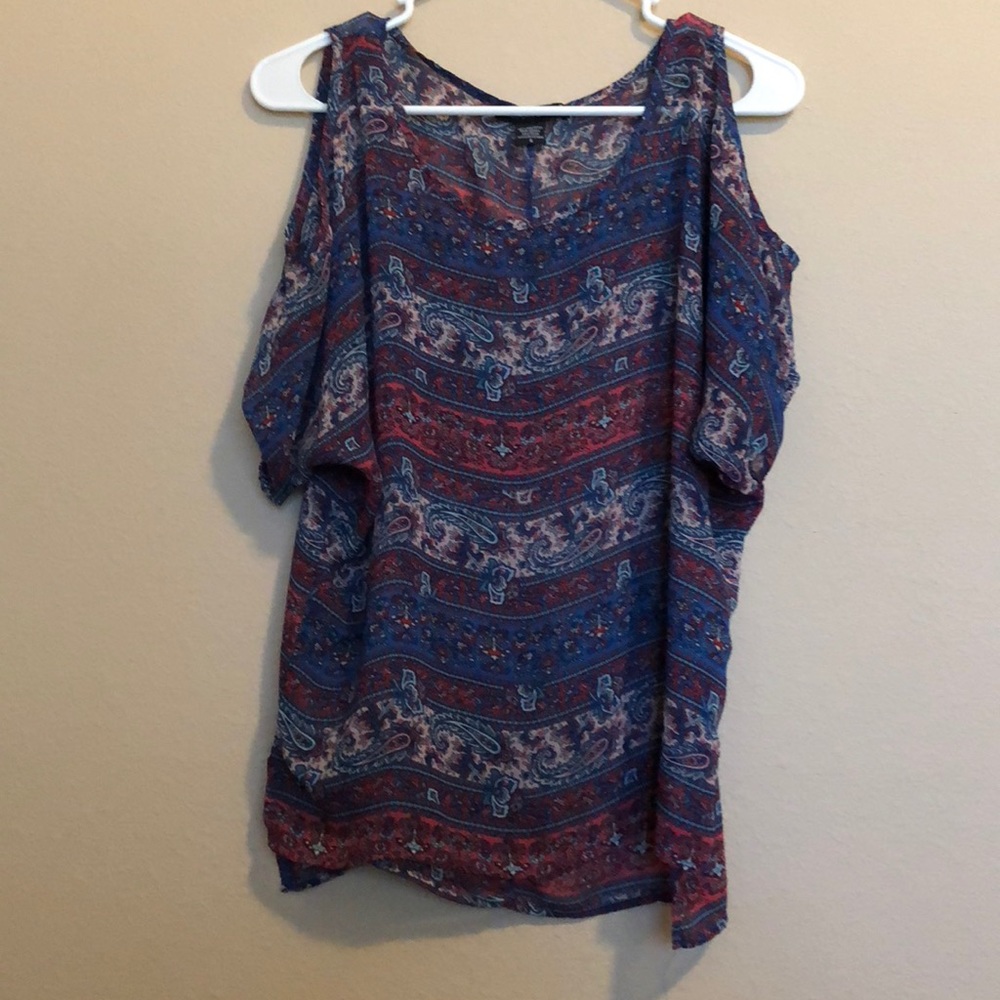 Cute shoulder showing shirt by American dream